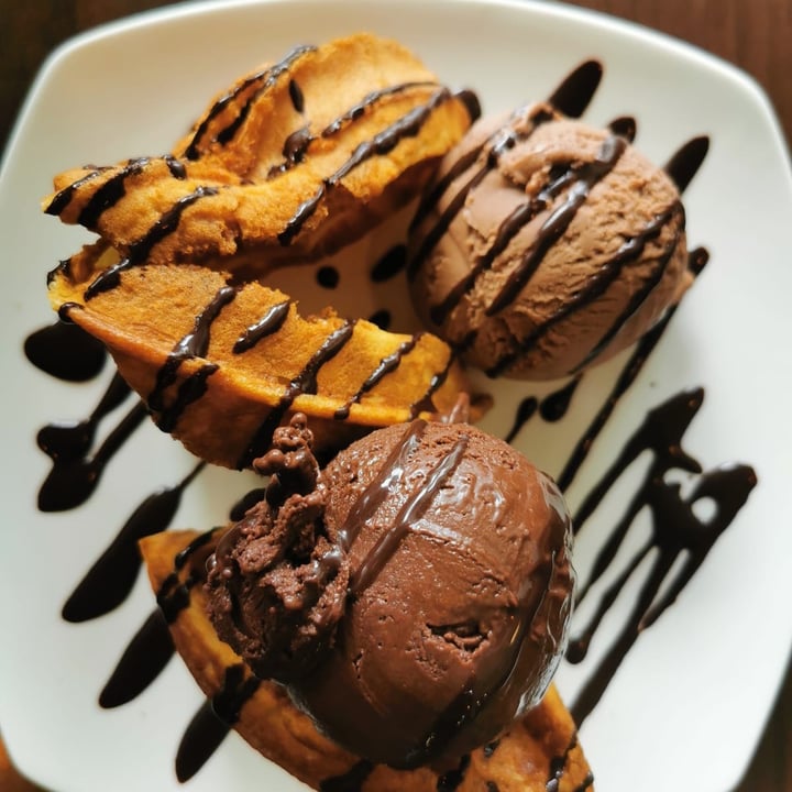 review photo of WellSmoocht 2 waffles scoop (Dark Chocolate And Hazelnut) shared by @roshini on 24 Jan 2021 - review