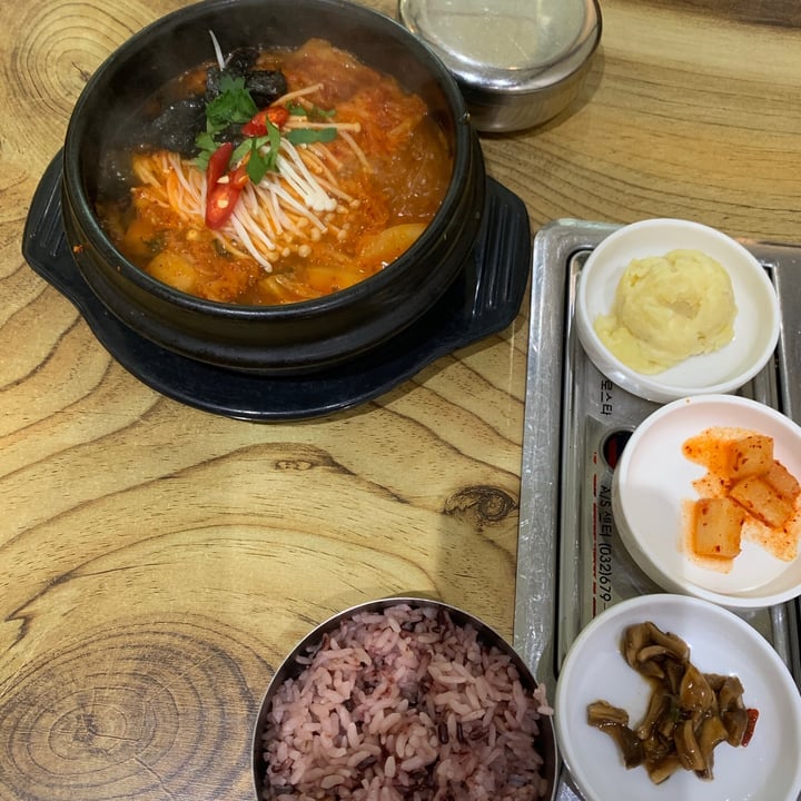photo of The Boneless Kitchen Kimchi Jjigae (Spicy and Sour Kimchi Stew) shared by @turtleisland on  24 Jan 2021 - review