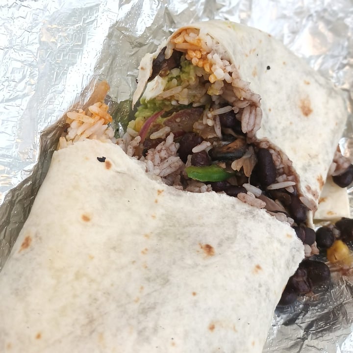 photo of Guzman Y Gomez Burrito (w/o cheese) shared by @vegananu on  11 Jul 2022 - review