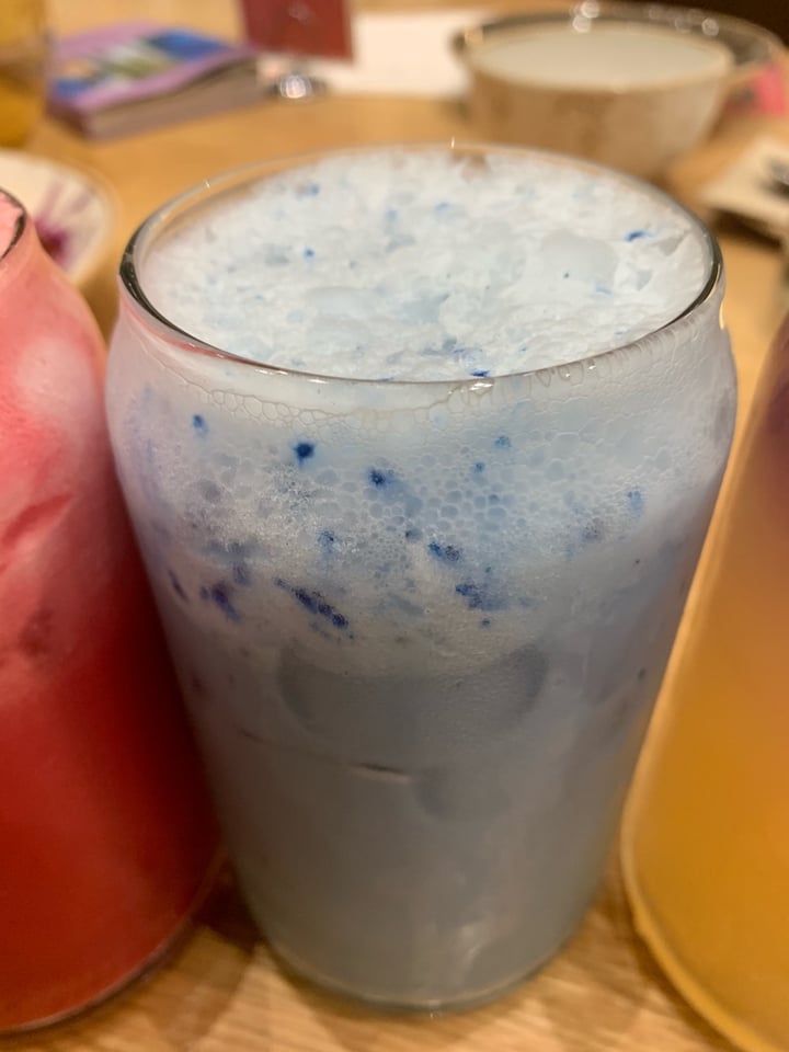 review photo of Life Alive Organic Cafe Ocean Blue Latte shared by @aestheticallyadventurous on 03 Apr 2019 - review