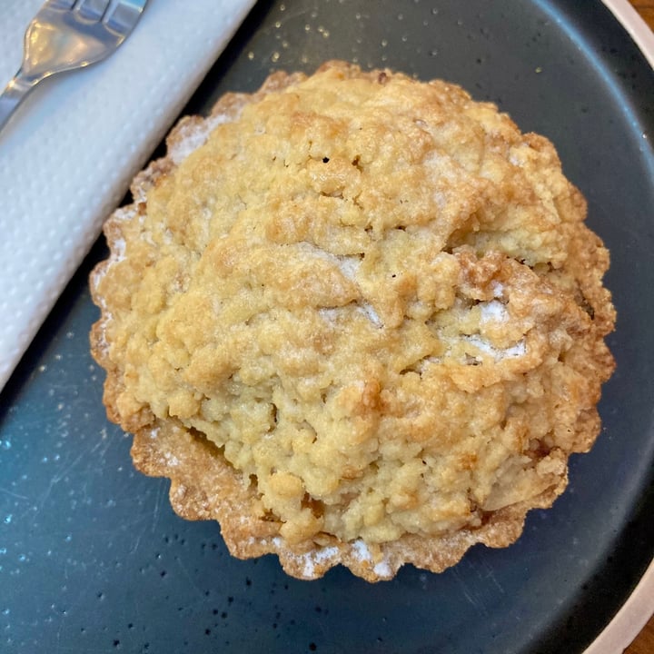 photo of Dolce Bakery Apple Crumble shared by @ctveganreviews on  11 Feb 2021 - review