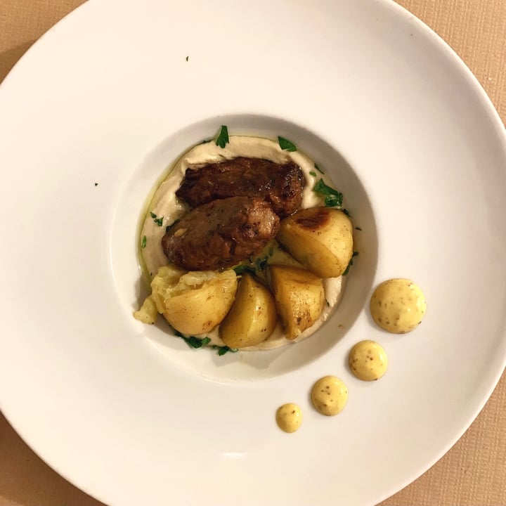 review photo of La Tía Carlota Kofta con Baga banush y mostaza shared by @albals on 23 Dec 2020 - review