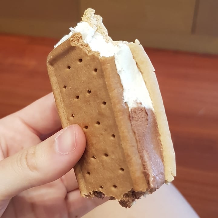 review photo of Valsoia 8 sandwich il gelato shared by @ciccibet on 20 May 2022 - review