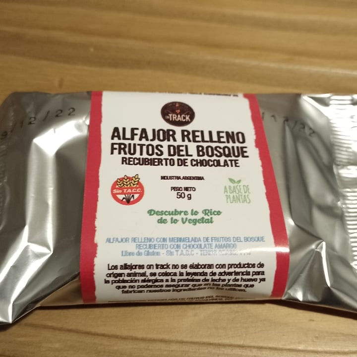photo of On Track Alfajor Relleno Frutos Del Bosque shared by @g77on on  22 Oct 2022 - review