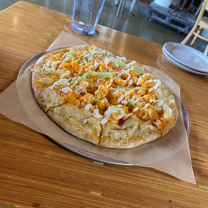 photo of Pig Minds Brewing Co. Buffalo Cauliflower Pizza shared by @ben42 on  12 May 2021 - review