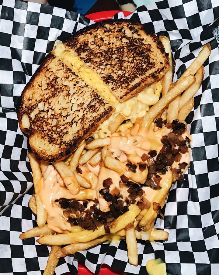 review photo of Doomie's Home Cookin' Mac Melt & Animal Style Fries shared by @kienna on 08 Dec 2018 - review