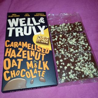 photo of Well & Truly Caramelized Hazelnut Oat M&lk Chocolate shared by @supersupergirl on  29 Jan 2022 - review
