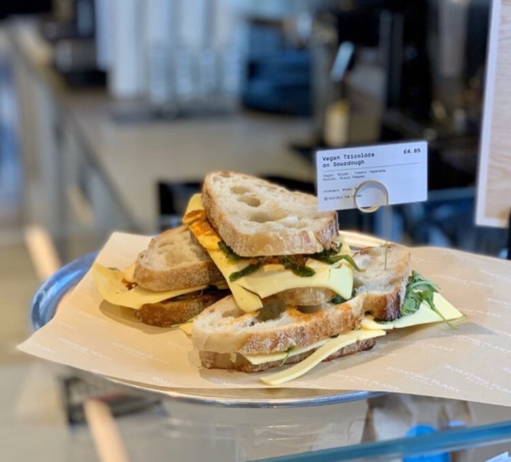 review photo of Roasting Plant Coffee Vegan Tricolore shared by @drescoding on 06 Dec 2019 - review