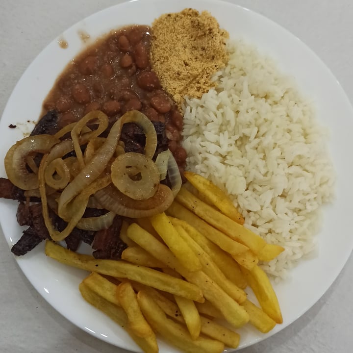 photo of VegeTali Seitan acebolado, feijão manteiga, batata frita, arroz, farofa shared by @fernandaheck on  21 Nov 2021 - review