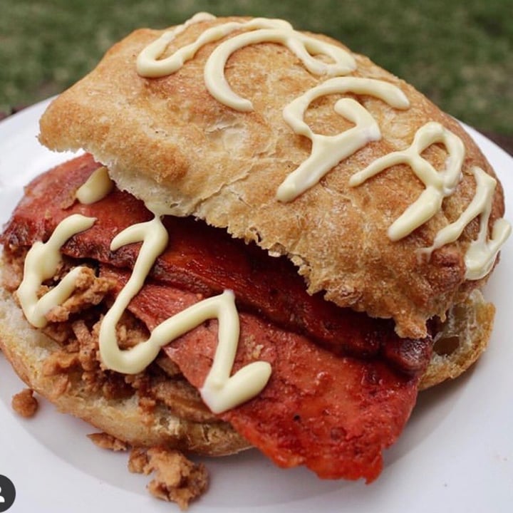 photo of Romeo & Vero Vegan Butcherie Burgers shared by @shaunthevegan on  28 Jul 2020 - review