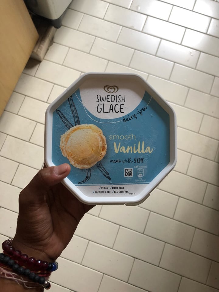 photo of Swedish Glace Smooth Vanilla ice cream tub shared by @alyrauff on  10 Feb 2019 - review