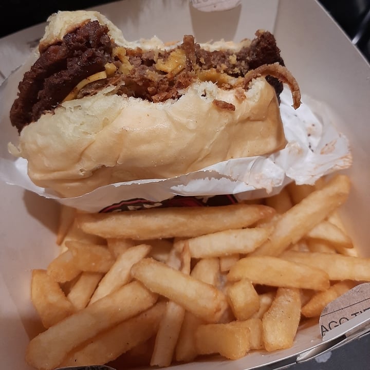 photo of VEGAN FOX Hamburguesa Crispy shared by @lauchaons2 on  16 Aug 2021 - review