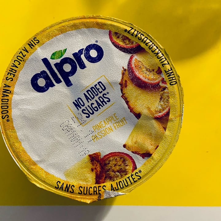 photo of Alpro yogurt soia pineapple shared by @chiaramauro22 on  12 Nov 2022 - review