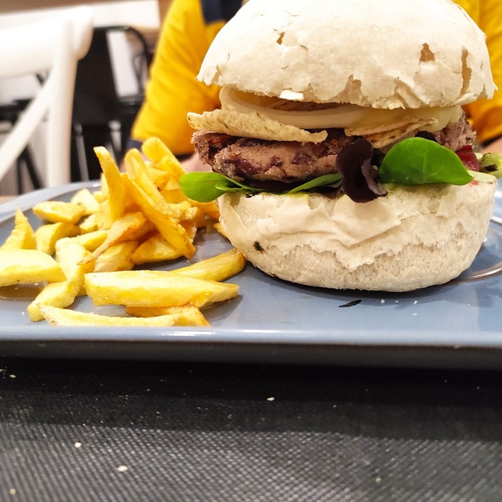 photo of Deliveggie Ourense Burguer Mexicana shared by @iruchinha on  14 May 2022 - review