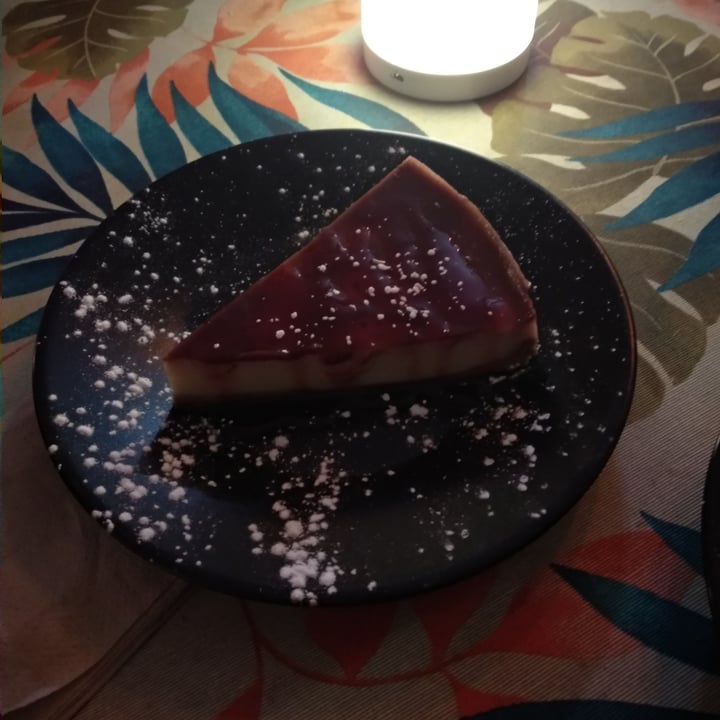 photo of La Galla Tasca Vegana tarta de queso shared by @lasonrisadeltrece on  01 Dec 2021 - review