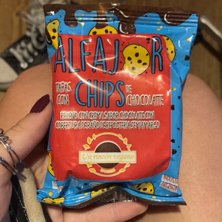 photo of Un Rincón Vegano Alfajor Chips shared by @jannacatts on  16 Mar 2022 - review