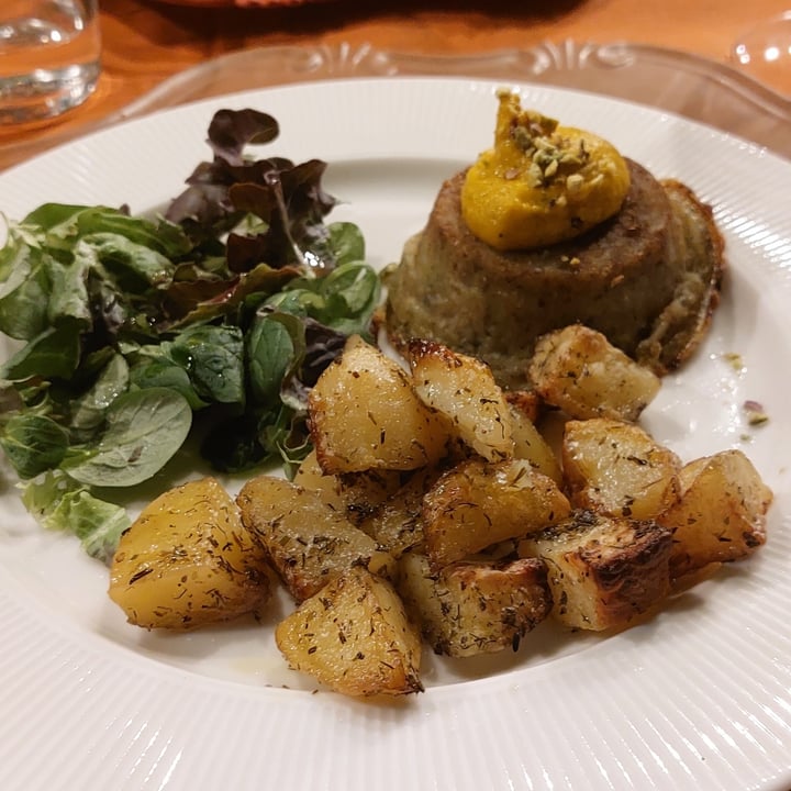 photo of B&B Locanda Degli Aromi tortino di zucchine con maionese alle carote shared by @wandavetveg on  03 Aug 2022 - review