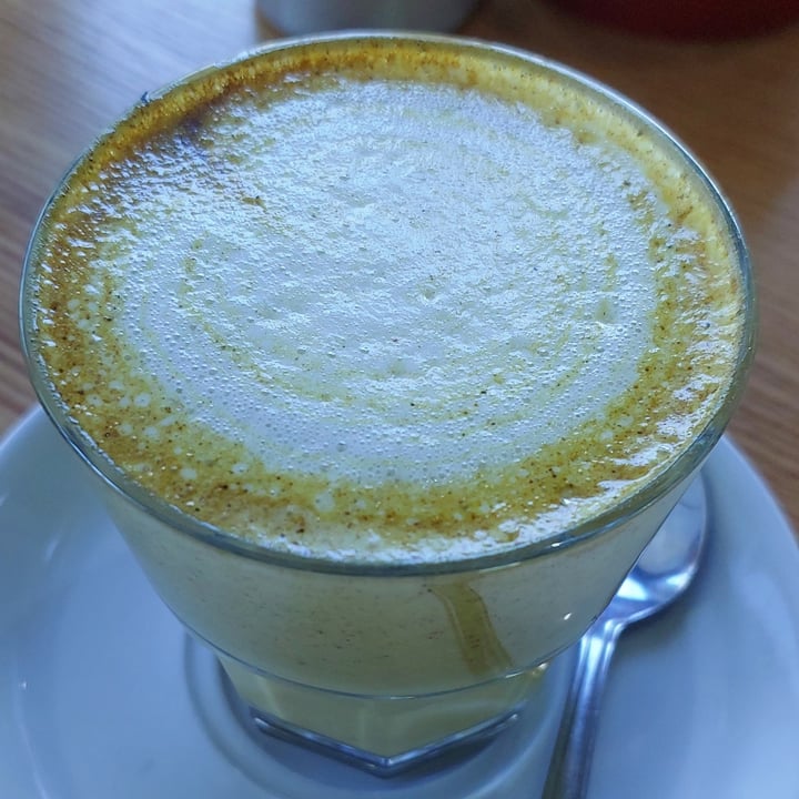 photo of Knead Bakery Panorama Golden Turmeric Soy Milk Latte shared by @lunascorner on  28 Nov 2022 - review