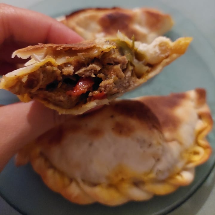 photo of Lontano Pizza Empanada de "carne" shared by @tuliana on  07 Jan 2022 - review