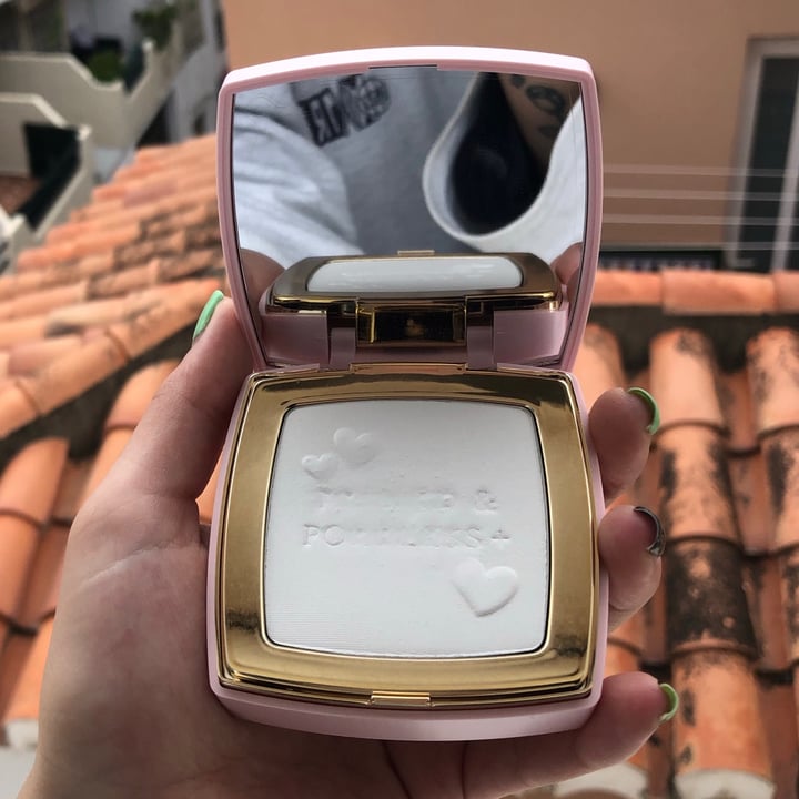 photo of Too Faced Primed & Poreless Pore-Blurring & Mattifying Face Powder shared by @mxriw on  24 Apr 2021 - review