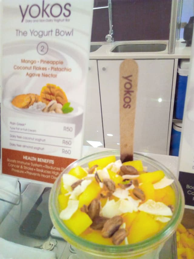 Photo of the dish “Yoghurt bowl with mango, pineapple and coconut flakes”