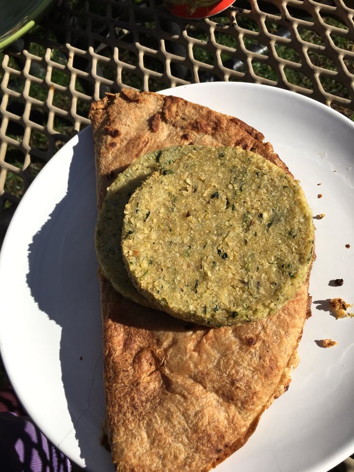 photo of Hilary's Hemp & Greens Veggie Burger shared by @veghui on  17 Feb 2019 - review