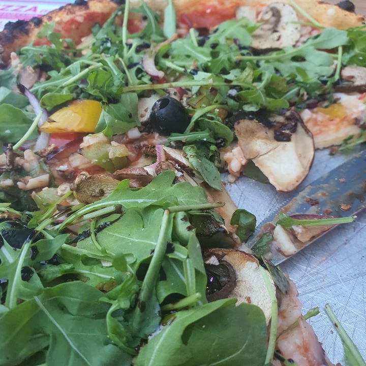 review photo of Civerinos Savage Garden Pizza shared by @ornellabelen on 30 Nov 2021 - review