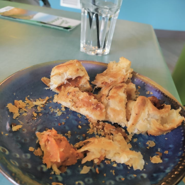 photo of Synge & Byrne Glenveagh National Park Visitor Centre Vegan Sausage Roll shared by @magzape on  23 Aug 2022 - review
