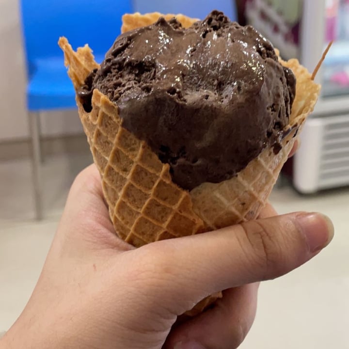 review photo of Baskin Robbins Dairy Free Mississippi Mud shared by @ishaaraa on 31 Dec 2020 - review