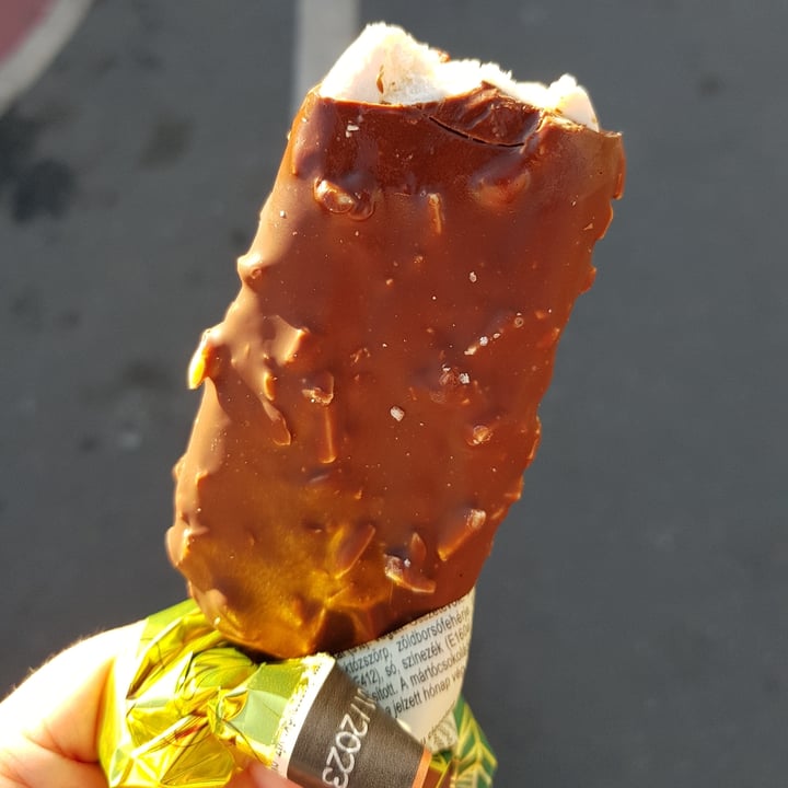 photo of Magnum Magnum Vegan Almond shared by @nokka on  22 Jun 2021 - review