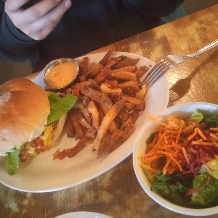 review photo of MeeT in Yaletown Double-double burger shared by @marmigar on 08 Mar 2022 - review