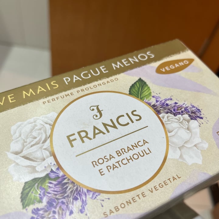 review photo of Francis Sabonete Vegetal Rosa Branca e Flor de Patchouli shared by @febritto on 27 Jul 2022 - review