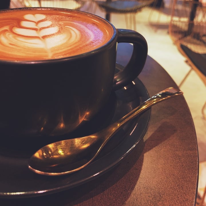 photo of Mellower Coffee Singapore Caffe Mocha (Veganized) shared by @lasithalokuge on  09 Feb 2020 - review