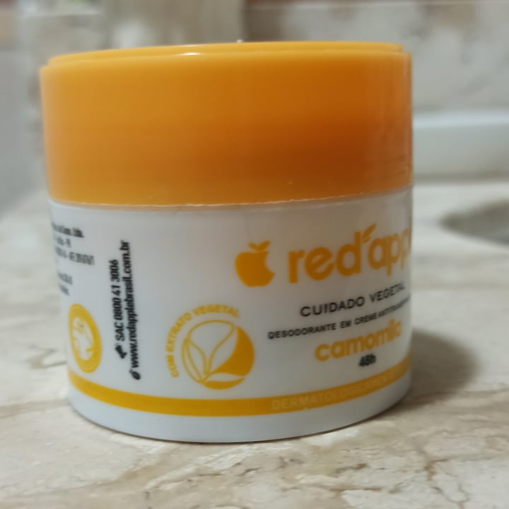 photo of Red apple Desodorante em creme antitranspirante shared by @lonelygoddesz on  28 Apr 2022 - review