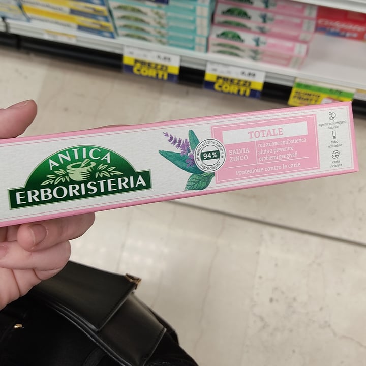 photo of Antica erboristeria Sensitive complete shared by @viaggiaresostenibile on  28 Apr 2022 - review