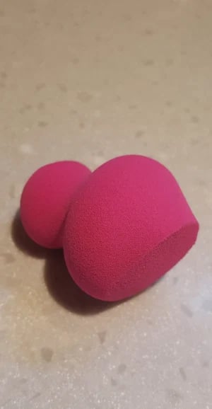 review photo of Real Techniques Sculpting sponge shared by @hellizh on 12 Apr 2020 - review