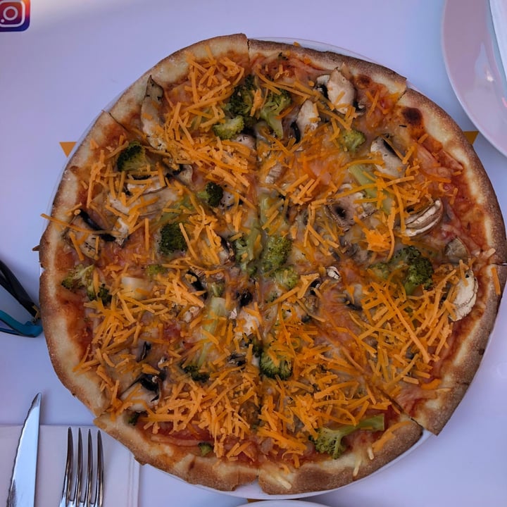photo of Estação Alfama Pizzaria Duo Cheese Vegan Pizza shared by @lukinski8 on  13 Oct 2022 - review
