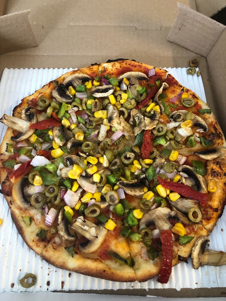photo of Roses New York Pizza Veggie Pizza shared by @lifeofgoldstyle on  05 Jan 2020 - review