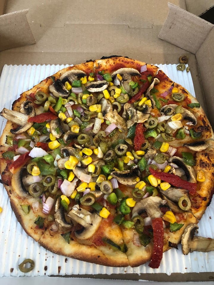 review photo of Roses New York Pizza Veggie Pizza shared by @lifeofgoldstyle on 05 Jan 2020 - review