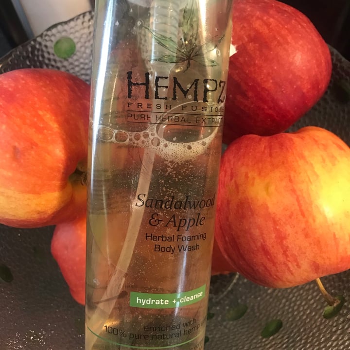 photo of Hempz Sandalwood & Apple Foaming Body Wash shared by @yoganaorganabanana on  05 May 2021 - review