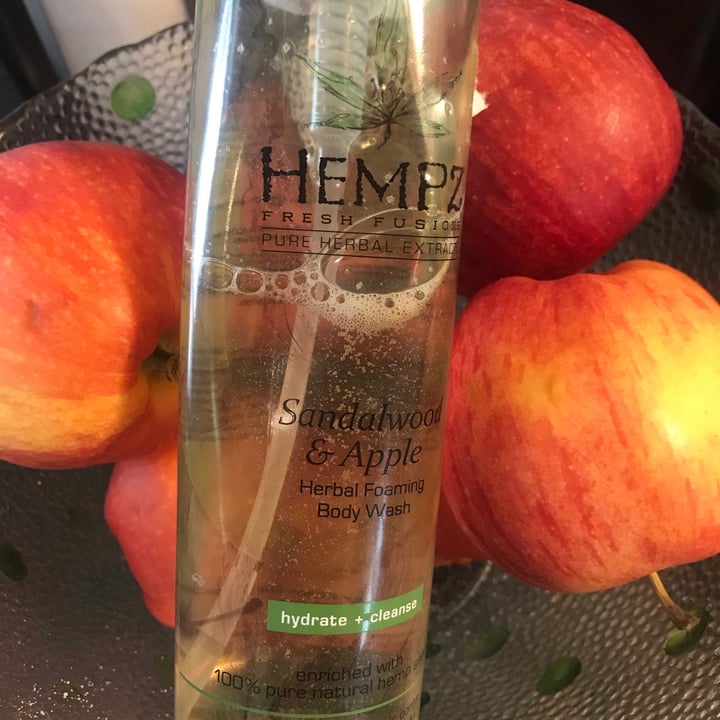 photo of Hempz Sandalwood & Apple Foaming Body Wash shared by @yoganaorganabanana on  05 May 2021 - review