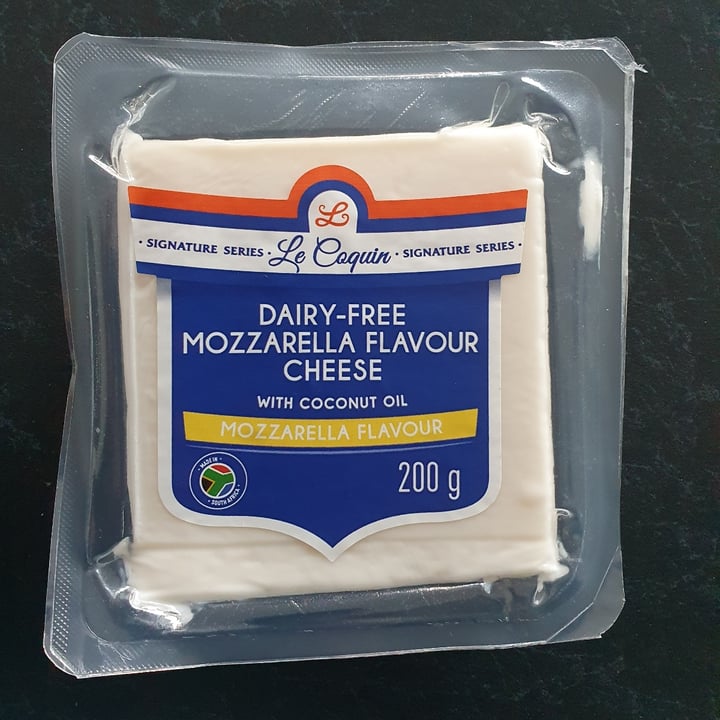 photo of Le Coquin Dairy Free Mozarella Flavour Cheese with Coconut Oil shared by @marcellekeet on  01 Oct 2021 - review