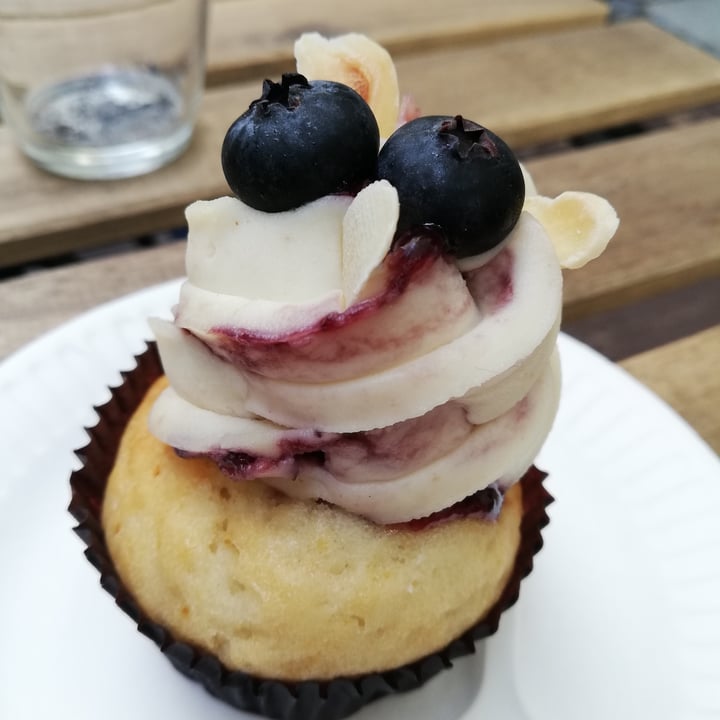 photo of Tauer Bakery Cupcake Violetta shared by @omsohum on  24 Sep 2020 - review