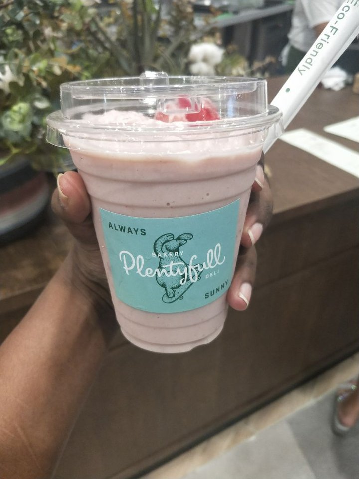 photo of Plentyfull Strawberry Milkshake shared by @bunnybakering on  27 Jan 2020 - review