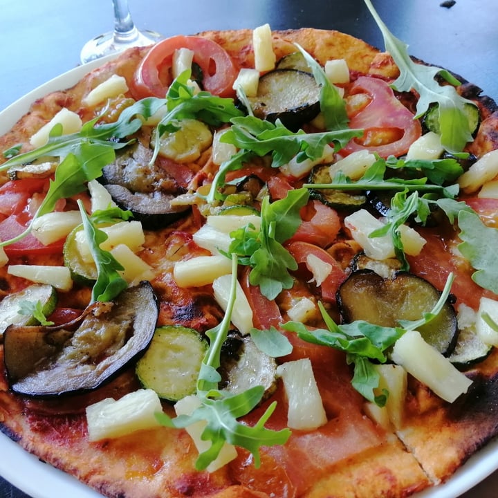 review photo of The Country Club at The Franschhoek Bowling Club Vegetarian Pizza - No Cheese shared by @nicoledupreez on 31 Jan 2022 - review