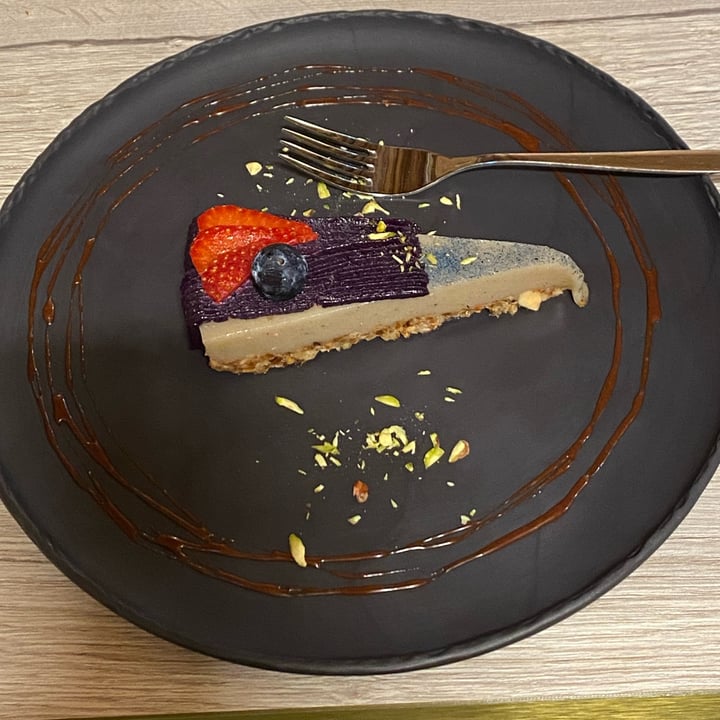 photo of Il Sesto Sapore Torta Anjali (croccante alla mandorla, crema con sesamo e Tonka, frutti di bosco) shared by @arthurlee on  30 Jun 2022 - review