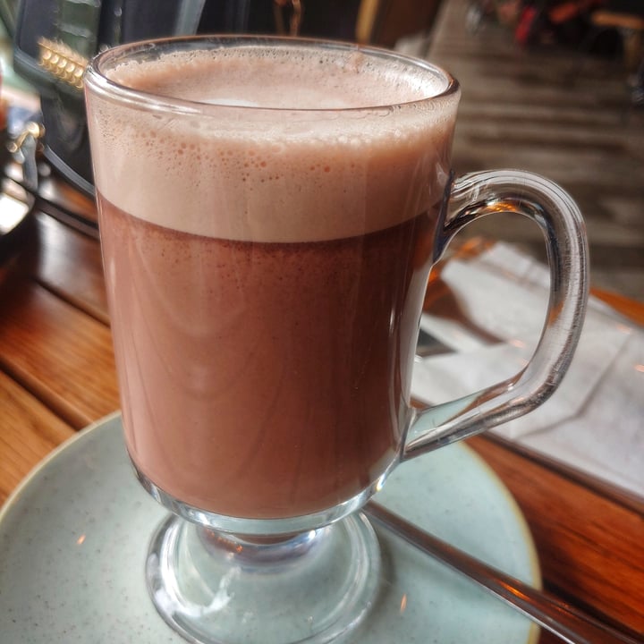 photo of Streatery Vegan Hot Chocolate shared by @veganonthesavannah on  13 Mar 2022 - review