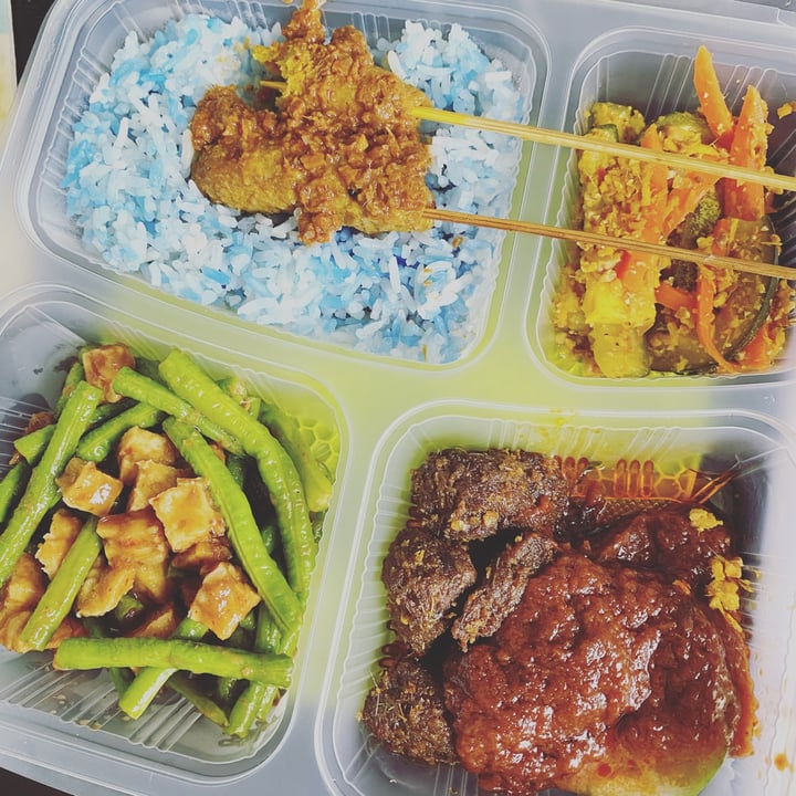 photo of Daily Green 吉祥素 Peranakan Blue Pea Nasi Lemak shared by @mags21 on  12 Apr 2021 - review