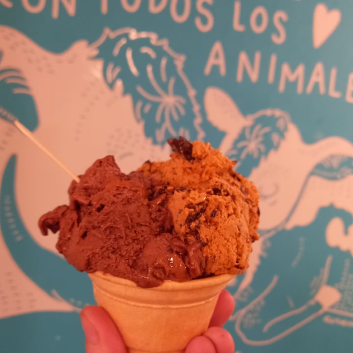 review photo of Ainara Helados Veganos Dulce de Leche Granizado shared by @juano on 21 Mar 2022 - review