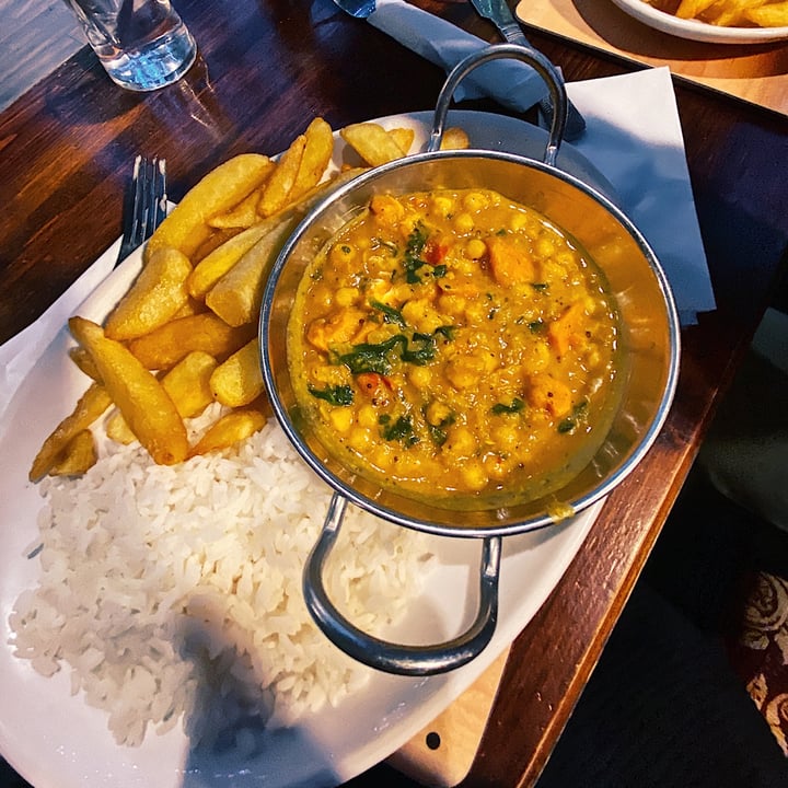review photo of The Hanging Gate Vegan Sweet Potato and Spinach Curry shared by @sazzie on 26 Dec 2021 - review